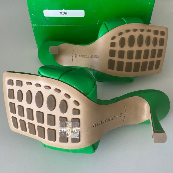 Bottega Veneta Woven Leather Lido Sandals Color Grass Women's Size 38 New - Picture 2 of 10